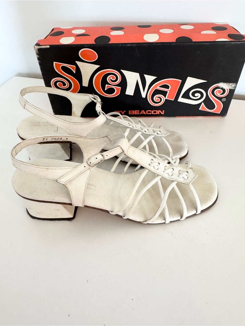 Beacon White Strappy Low Block Heel Sandals vintage in original box